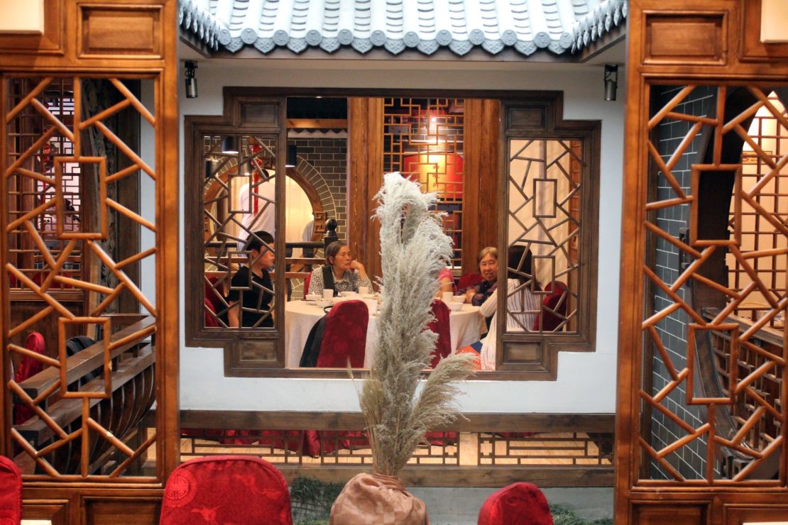 Chuan Ban, a restaurant originally run by the Sichuan government, was one of the first provincial restaurants to become popular with the public. 