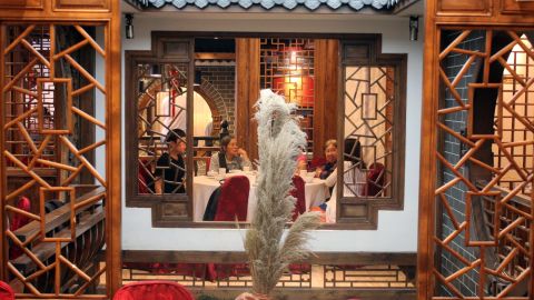 Chuan Ban, a restaurant originally run by the Sichuan government, was one of the first provincial restaurants to become popular with the public. 