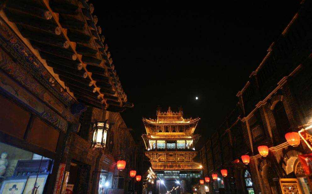 At night the old streets of Pingyao are illuminated by colorful lanterns.