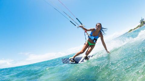 03-thrill-seeking-kitesurf