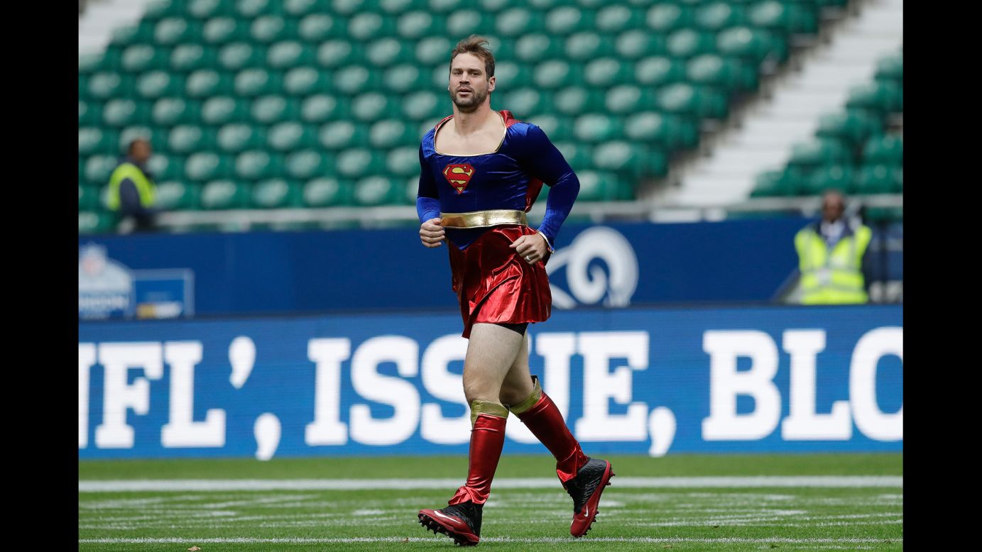 Arizona quarterback Drew Stanton wears a "Supergirl" outfit before an NFL game in London on Sunday, October 22. Arizona quarterbacks hold a skills competition each week, and <a href="http://ftw.usatoday.com/2017/10/arizona-cardinals-drew-stanton-carson-palmer-supergirl-costume-quarterback-contest-pregame" target="_blank" target="_blank">the loser has to wear a funny outfit.</a>