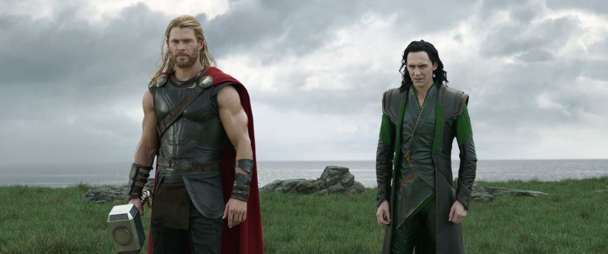 Thor: Ragnarok' review: Marvel flexes comedy muscles | CNN