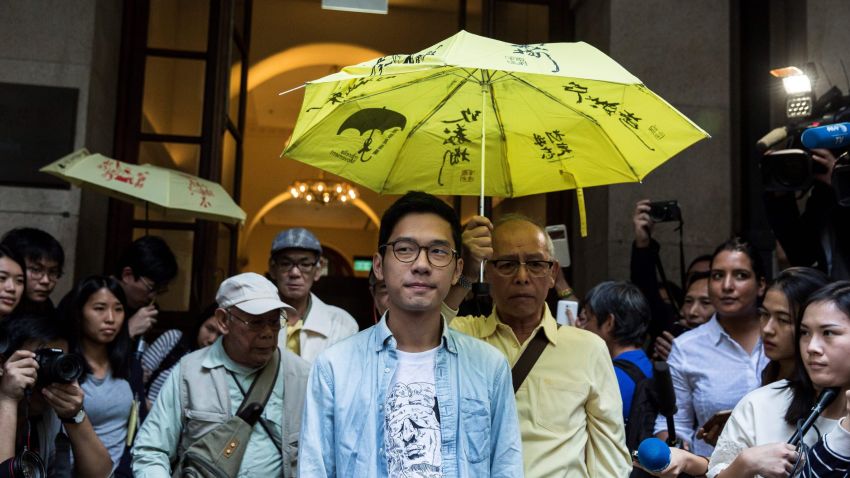 Pro-democracy activist Nathan Law (centre L) walks past the media outside the Court of Final Appeal after he and Joshua Wong's (not pictured) bail application were successful at Hong Kong's highest court on October 24, 2017.
Jailed democracy activists Joshua Wong and Nathan Law were released on bail pending an appeal against convictions for their role in the 2014 Umbrella Movement protests.  / AFP PHOTO / ISAAC LAWRENCE        (Photo credit should read ISAAC LAWRENCE/AFP/Getty Images)