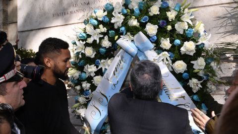 Lazio President Claudio Lotito visits Rome's Synagogue.