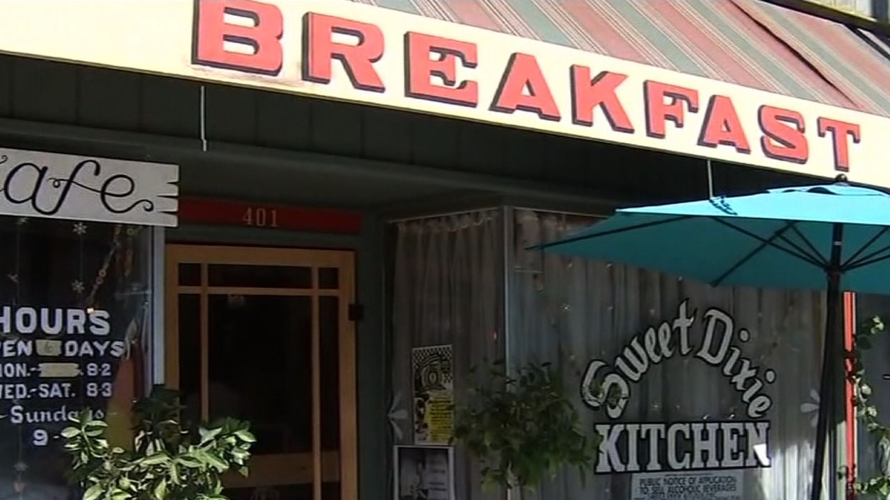 Cafe busted for serving Popeyes (2017) | CNN