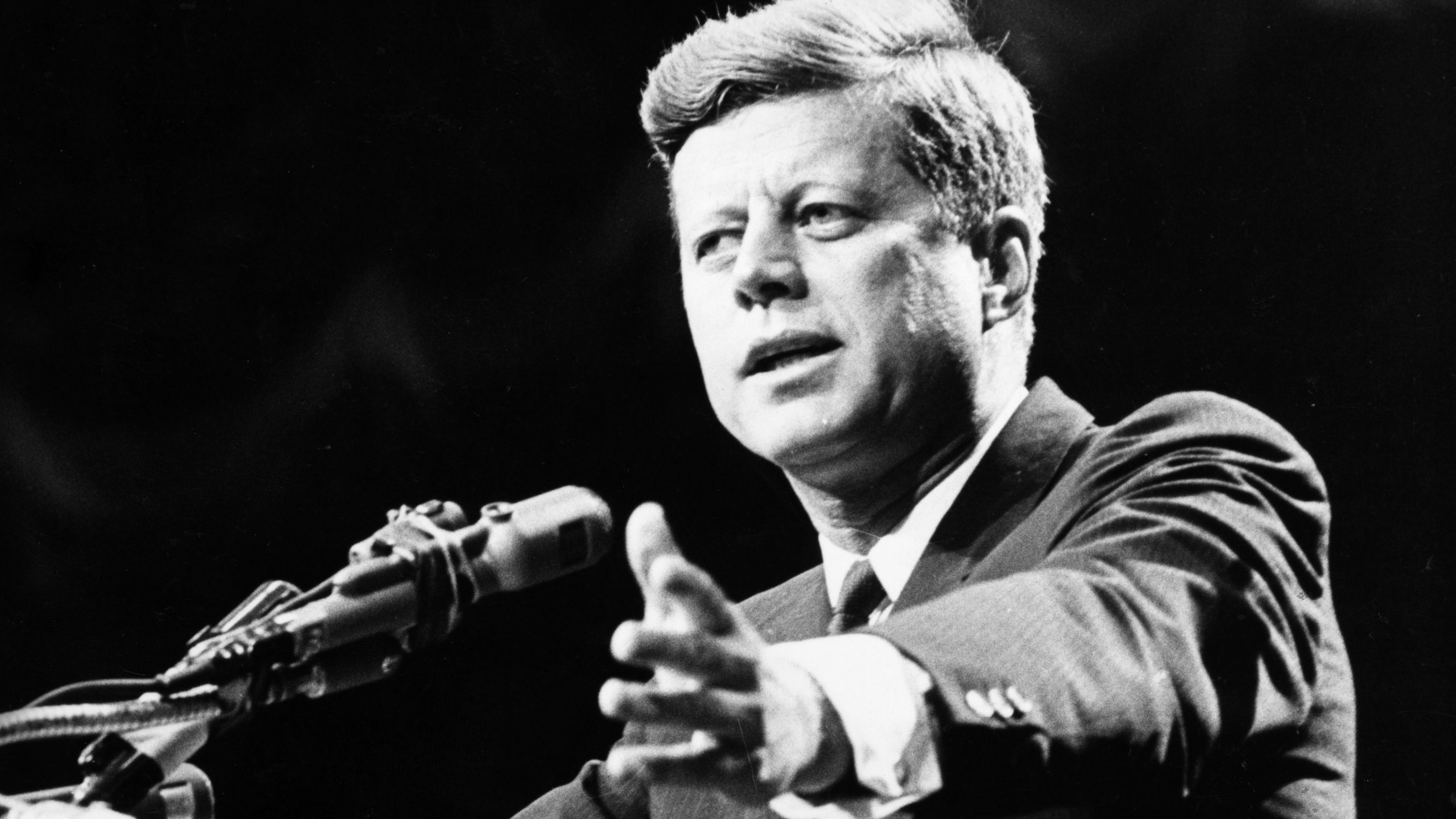 1962:  US statesman John F Kennedy, 35th president of the USA, making a speech.  (Photo by Central Press/Getty Images)