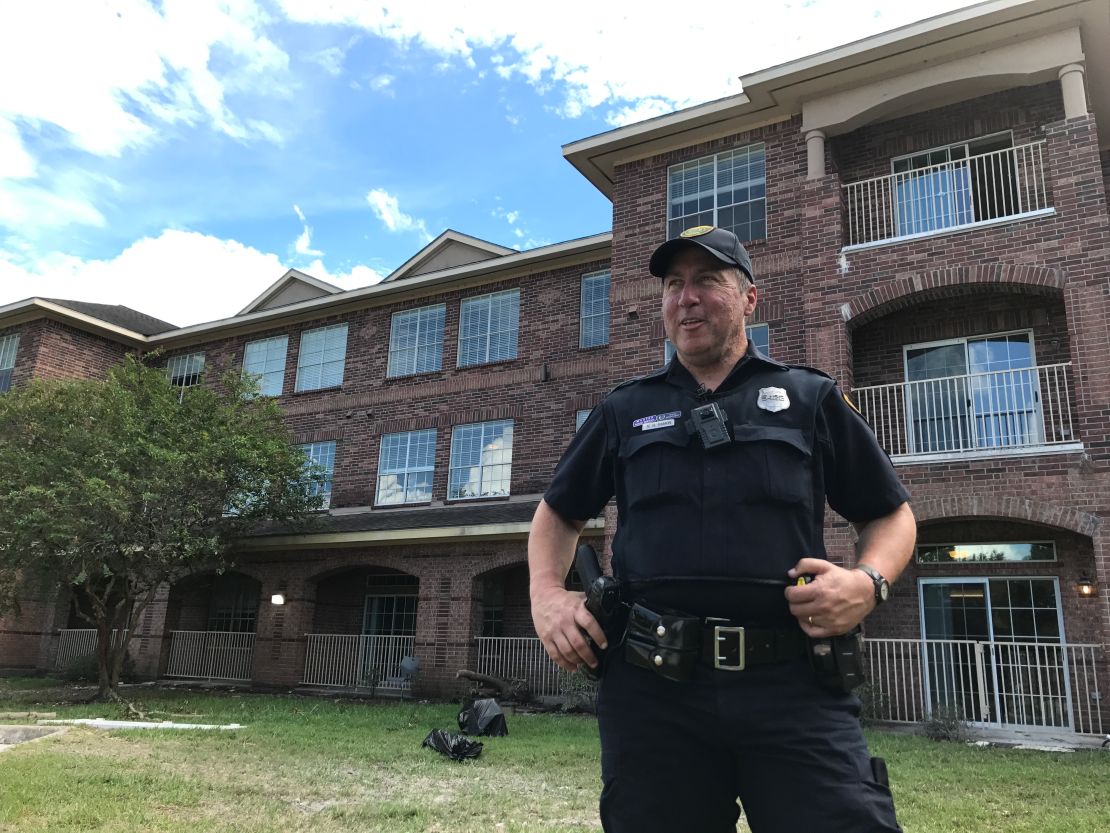 Houston Police Officer Norbert Ramón was diagnosed with cancer in March 2016, and wants to use his platform to encourage other cancer patients to stay optimistic.