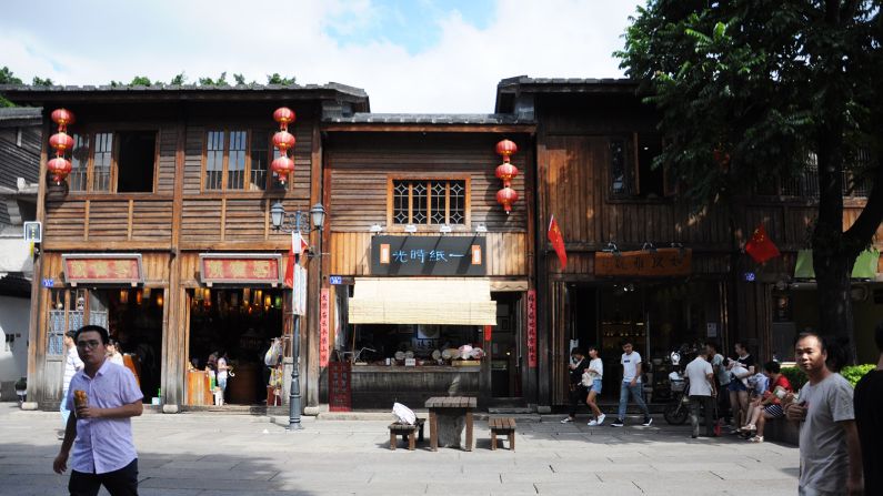 <strong>Nan Hou Jie: </strong>Post-restoration, it remains the most commercialized section of the old town. But it's still the best place to kick off your Sanfang Qixiang tour.