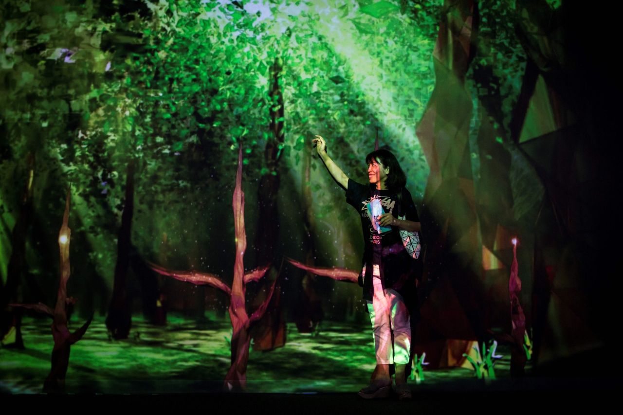 The Shinjuku facility has placed a huge emphasis on differentiating its visuals from those of normal arcades. The Center Tree installation is at the heart of this strategy.