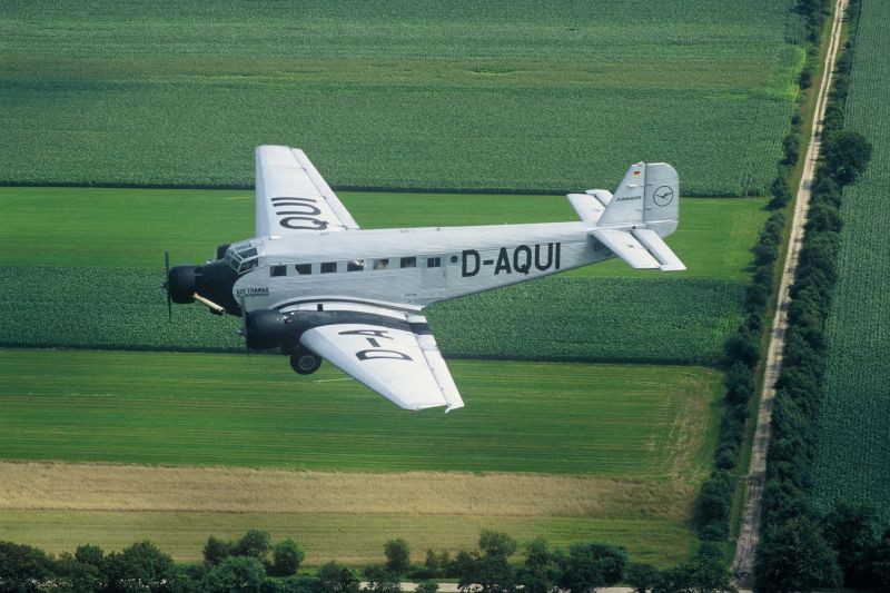 Lufthansa restores vintage aircraft for displays, flights | CNN