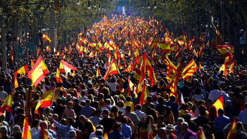 People wave Spanish and Catalan Senyera flags during a pro-unity demonstration in Barcelona on October 29, 2017.
Pro-unity protesters were to gather in Catalonia's capital Barcelona, two days after lawmakers voted to split the wealthy region from Spain, plunging the country into an unprecedented political crisis. / AFP PHOTO / PIERRE-PHILIPPE MARCOU        (Photo credit should read PIERRE-PHILIPPE MARCOU/AFP/Getty Images)