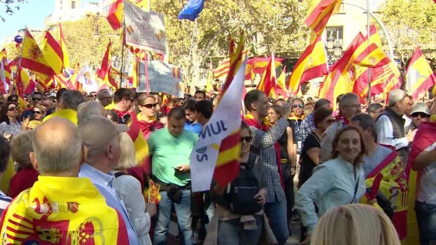 calls for unity in spain phil black_00003110.jpg