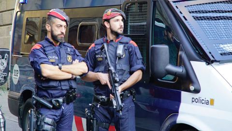 Catalan police were seen guarding the entrance of the Catalan government's headquarters in Barcelona on October 30, 2017.