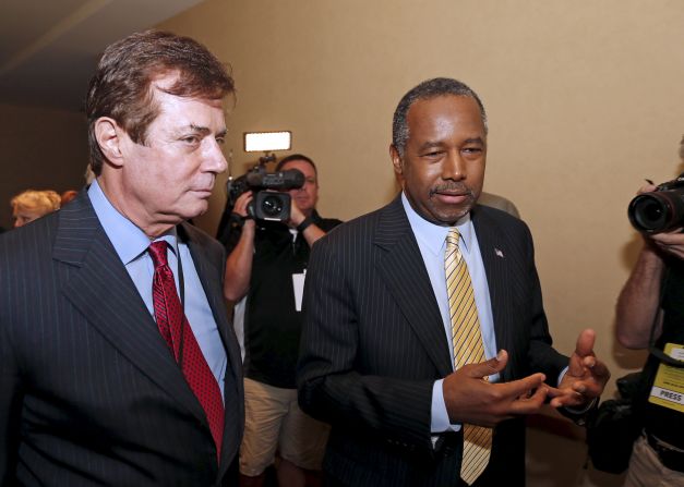 Manafort walks into a reception with former Republican presidential candidate Ben Carson at a Republican National Committee meeting in Hollywood, Florida, on April 21, 2016.<br />