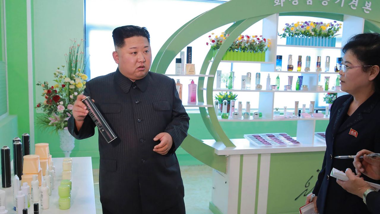 This undated picture released from North Korea's official Korean Central News Agency (KCNA) on October 29, 2017 shows North Korean leader Kim Jong-Un (C) inspecting the Pyongyang Cosmetics Factory. / AFP PHOTO / KCNA VIA KNS / STR / South Korea OUT / REPUBLIC OF KOREA OUT ---EDITORS NOTE--- RESTRICTED TO EDITORIAL USE - MANDATORY CREDIT "AFP PHOTO/KCNA VIA KNS" - NO MARKETING NO ADVERTISING CAMPAIGNS - DISTRIBUTED AS A SERVICE TO CLIENTS
THIS PICTURE WAS MADE AVAILABLE BY A THIRD PARTY. AFP CAN NOT INDEPENDENTLY VERIFY THE AUTHENTICITY, LOCATION, DATE AND CONTENT OF THIS IMAGE. THIS PHOTO IS DISTRIBUTED EXACTLY AS RECEIVED BY AFP. / (Photo credit should read STR/AFP/Getty Images)