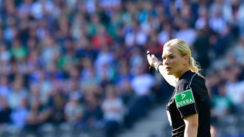 Referee Bibiana Steinhaus is pictured during the German first division Bundesliga football match between Hertha Berlin and Werder Bremen on September 10, 2017 in Berlin, Germany. / AFP PHOTO / Tobias SCHWARZ / RESTRICTIONS: DURING MATCH TIME: DFL RULES TO LIMIT THE ONLINE USAGE TO 15 PICTURES PER MATCH AND FORBID IMAGE SEQUENCES TO SIMULATE VIDEO. == RESTRICTED TO EDITORIAL USE == FOR FURTHER QUERIES PLEASE CONTACT DFL DIRECTLY AT + 49 69 650050
        (Photo credit should read TOBIAS SCHWARZ/AFP/Getty Images)