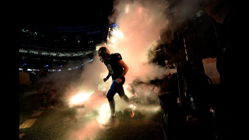 New Orleans quarterback Drew Brees enters the field during player introductions on Sunday, October 29. <a target="_blank">See 32 amazing sports photos from last week</a>