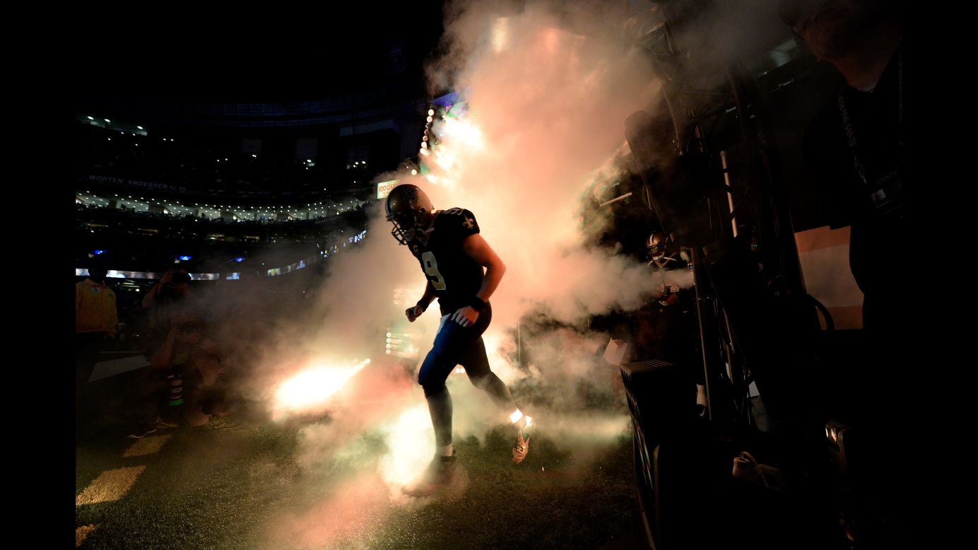New Orleans quarterback Drew Brees enters the field during player introductions on Sunday, October 29. <a href="http://www.cnn.com/2017/10/23/sport/gallery/what-a-shot-sport-1024/index.html" target="_blank">See 32 amazing sports photos from last week</a>