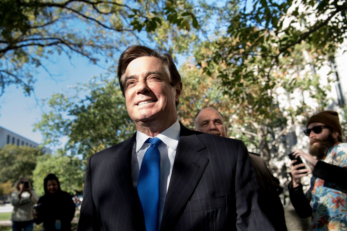 Paul Manafort walks outside the William B. Bryant US Courthouse Annex on October 30, 2017 in Washington, D.C.
(BRENDAN SMIALOWSKI/AFP/Getty Images)