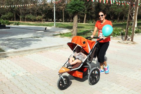 One expat participant ran the whole course with her daughter in a stroller.