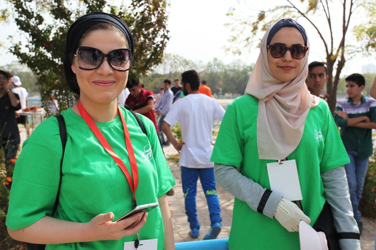 Besides female runners, many of the volunteers were female. Students from Kurdish universities also volunteered at the event.