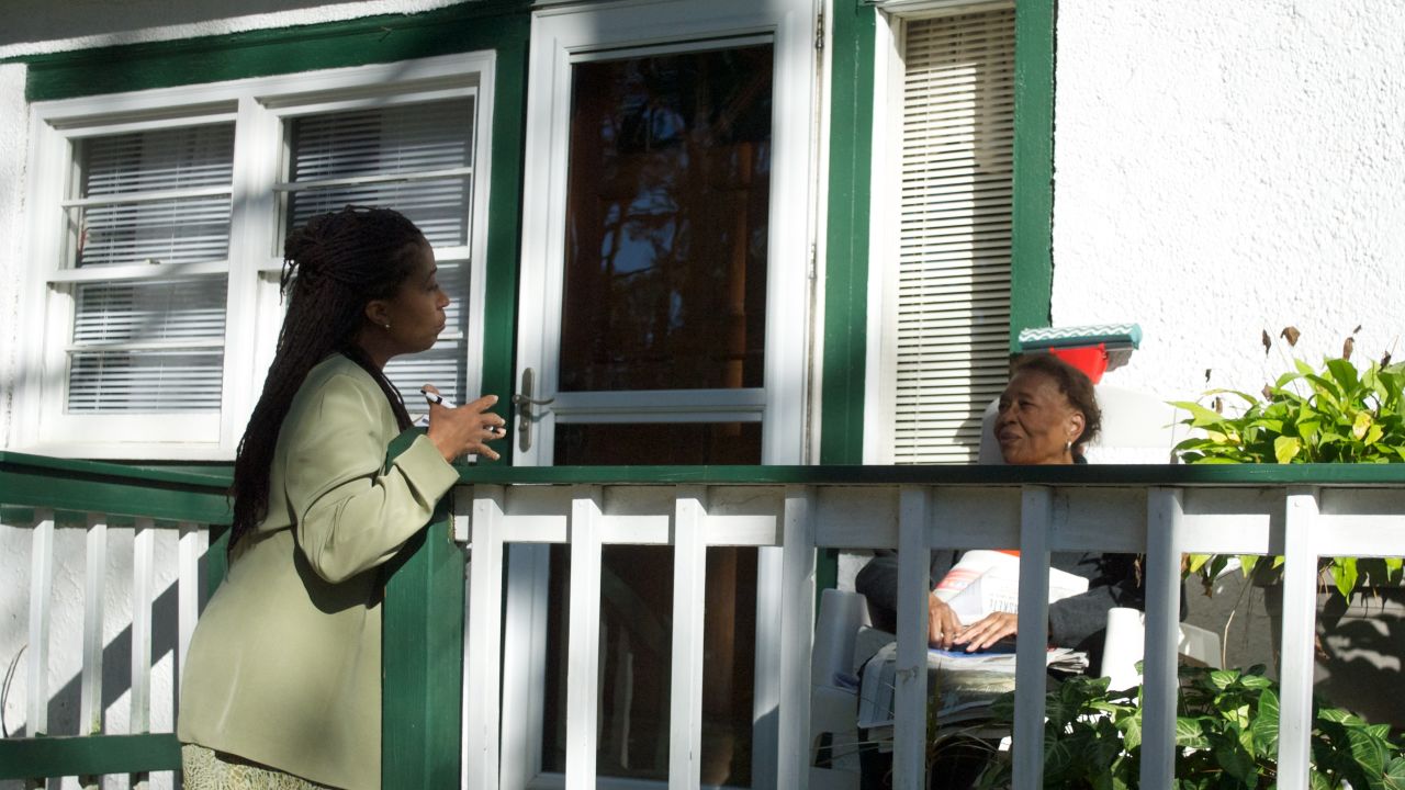 Kimberly Anne Tucker speaks with voters in Virginia Beach.