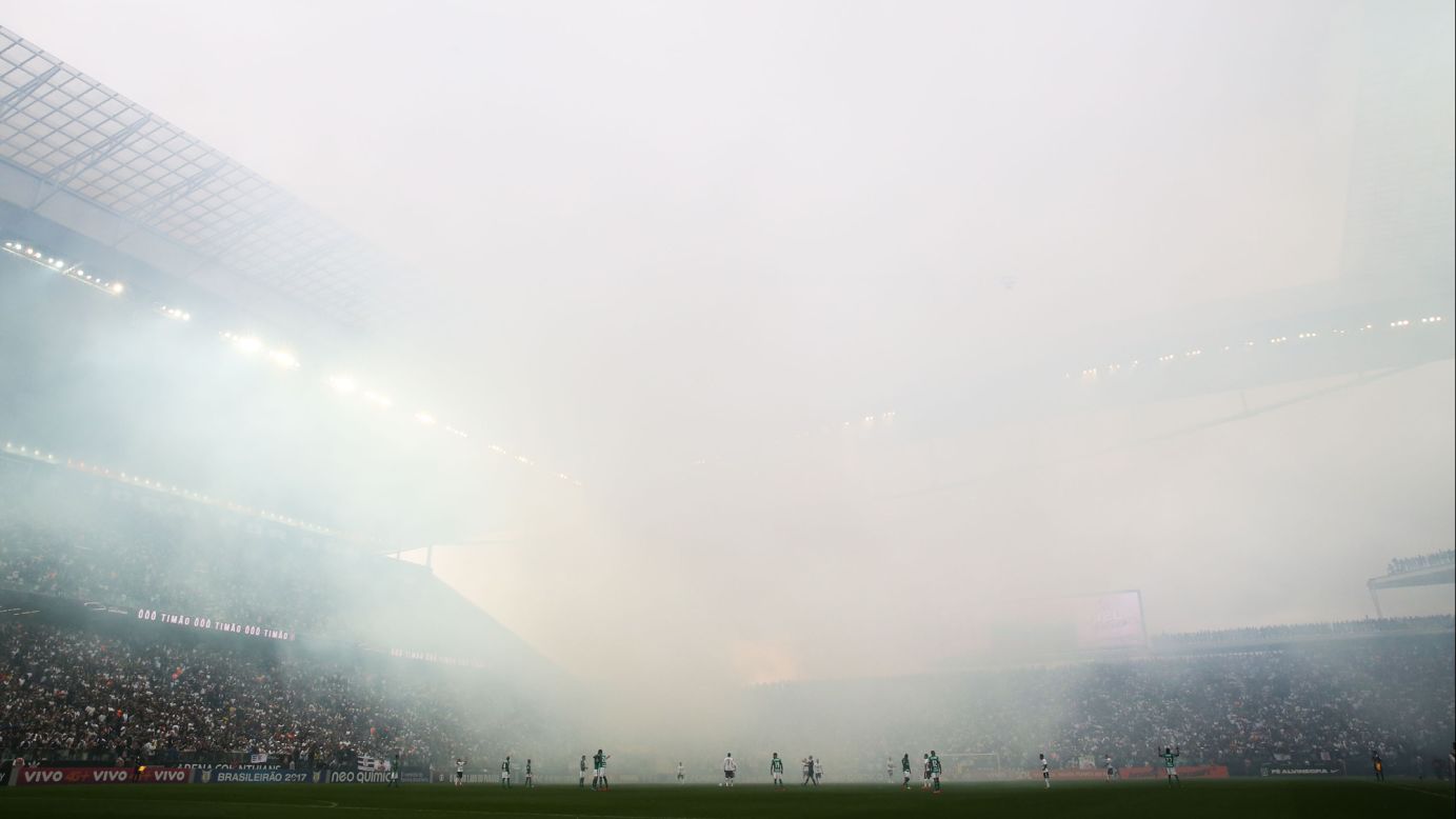 Smoke fills the air during a soccer match between Brazilian clubs Corinthians and Palmeiras on Sunday, November 5. <a href="http://www.cnn.com/2017/10/16/sport/gallery/what-a-shot-sports-1017/index.html" target="_blank">See 23 amazing sports photos from last week</a>