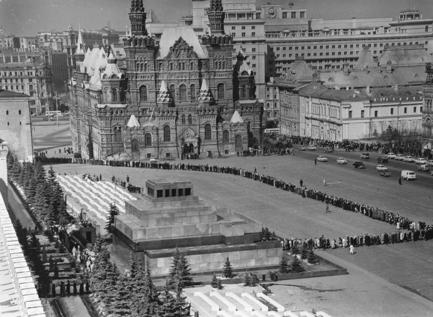 <strong>History</strong>: When Russia was a Soviet state, long lines used to gather outside Lenin's tomb. Nowadays there's less solemnity surrounding proceedings. 
