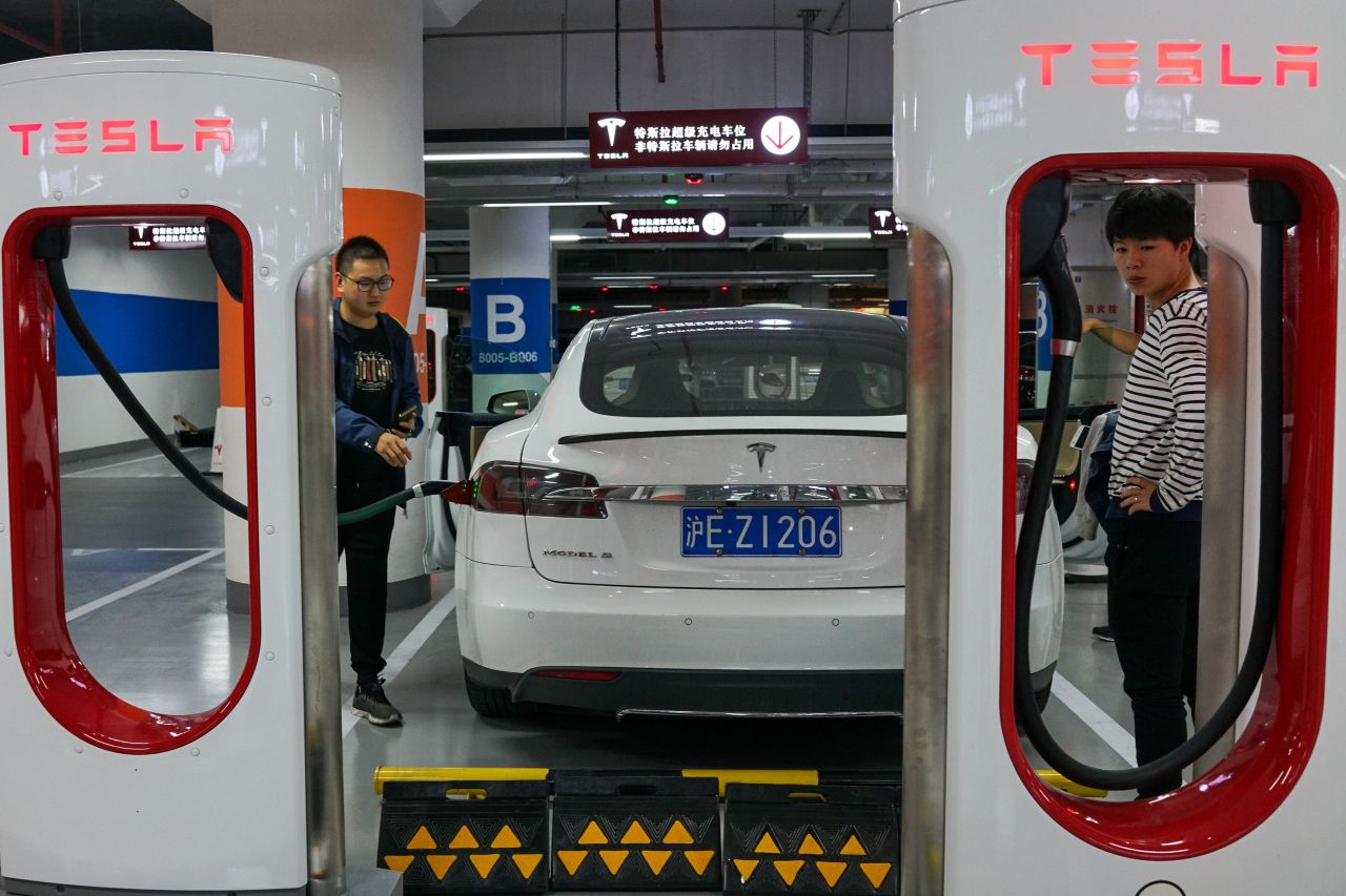 Electric cars are ramping up production with more than 2 million electric cars on the road globally in 2016, and over 750,000 units sold over the year, according to the <a href="https://www.iea.org/media/topics/transport/Global_EV_Outlook_2017_Leaflet.pdf" target="_blank" target="_blank">Global EV Outlook 2017 report</a>.