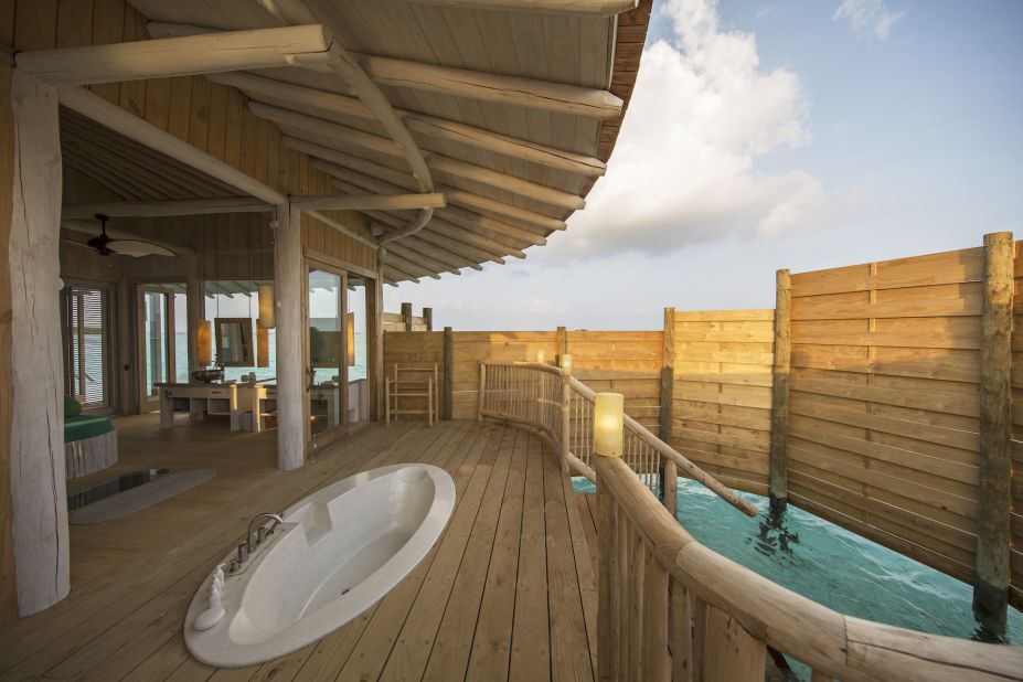 <strong>Outdoor bathtubs and showers: </strong>All villas have their own open-air bathtubs. 