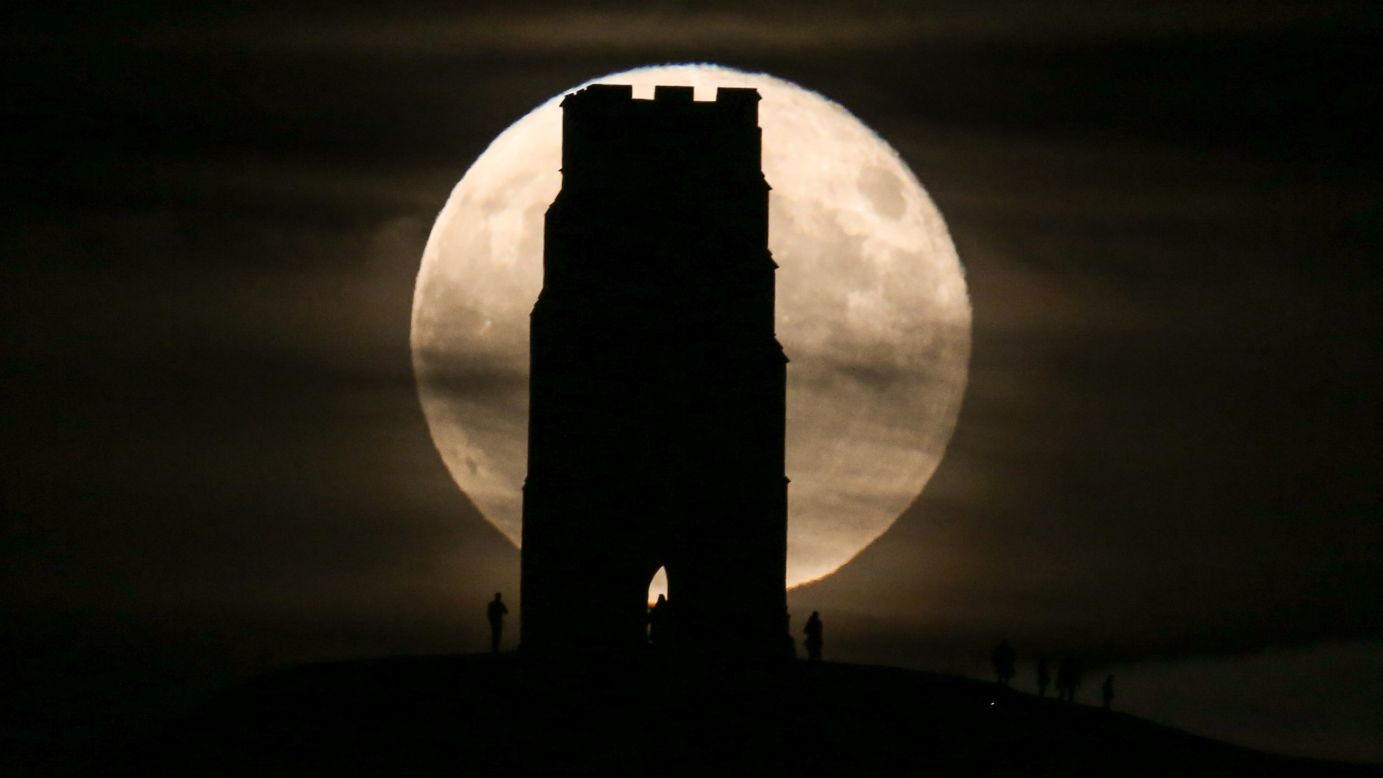 A full moon rises behind St. Michael's Tower in Glastonbury, England, on Saturday, November 4. <a href="http://www.cnn.com/2017/11/02/world/gallery/week-in-photos-1103/index.html" target="_blank">See last week in 28 photos</a>
