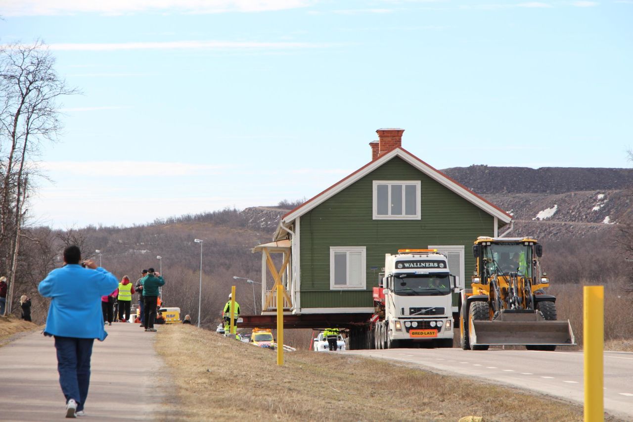 A housing unit for employees at the mine, the Arbetarbostaden B5 was the first of Kiruna's heritage buildings to be relocated.