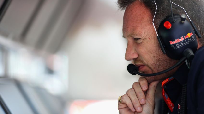 MEXICO CITY, MEXICO - OCTOBER 28:  Red Bull Racing Team Principal Christian Horner looks on from the pit wall during qualifying for the Formula One Grand Prix of Mexico at Autodromo Hermanos Rodriguez on October 28, 2017 in Mexico City, Mexico.  (Photo by Mark Thompson/Getty Images)