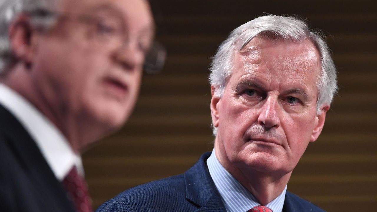 Britain's chief Brexit negotiator David Davis (L) and the EU's chief negotiator Michel Barnier.