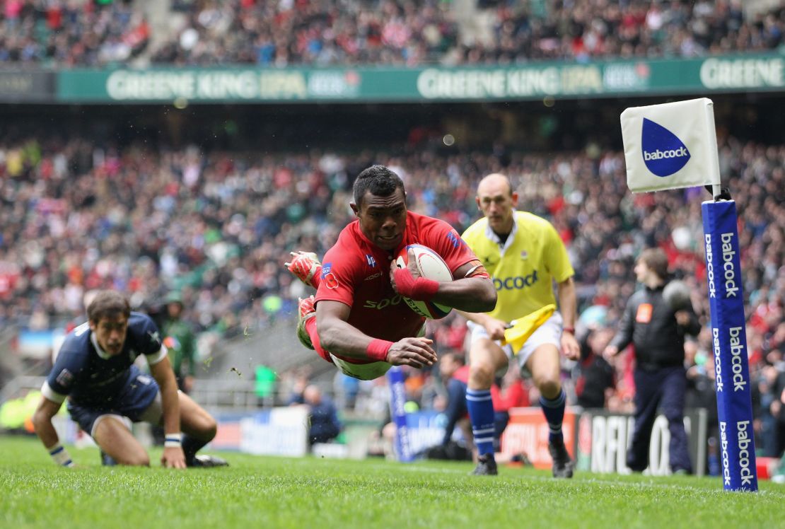 Rokoduguni scoring a try for the Army against the Navy at Twickenham in 2012 