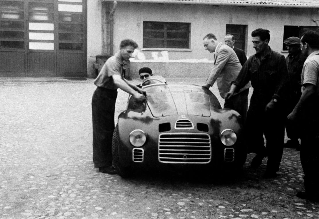Enzo Ferrari with the 125 S in the courtyard of Fabbrica. At the wheel is Ferdinando Nando Righetti