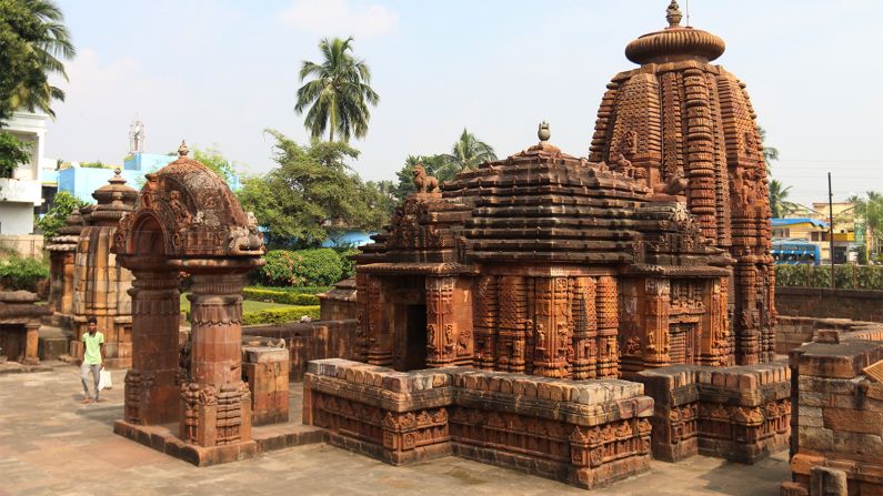 <strong>Mukteshwar Temple:</strong> Bhubaneshwar's Old Quarter boasts a number of exquisite temples dating from the 6th to 14th centuries. The Mukteshwar Temple is relatively small but features sublime carvings of female dancers and elephants.