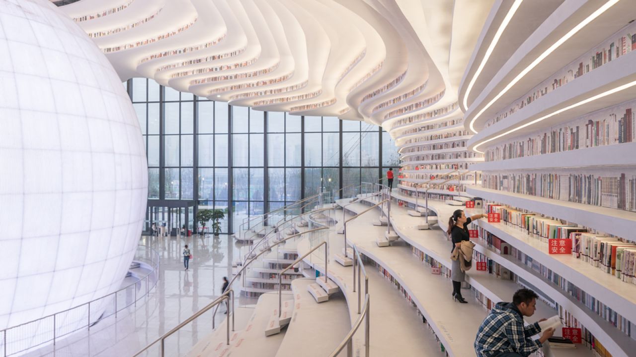 <strong>Binhai Cultural Center: </strong>The 33,700-square-meter Tianjin Binhai Public Library is one of the five main attractions in the Binhai Cultural Center, the city's new recreational district.