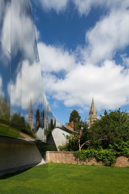 Completed the year before Hadid's death, The Investcorp Building forms part of St Antony's College at the University of Oxford. Part-funded by Hadid's brother, Foulath Hadid, the facility is dedicated to Middle Eastern studies.