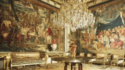 FRANCE - CIRCA 2002:  The reception hall of the Queen Mother's and Pius VII's apartments, Chateau de Fontainebleau (UNESCO World Heritage List, 1981). France. (Photo by DeAgostini/Getty Images)