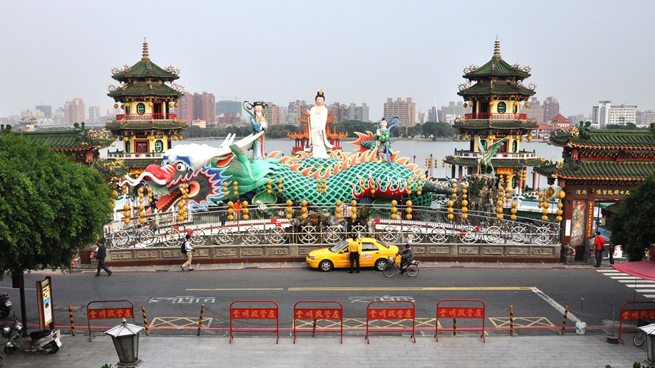 <strong>The Dragon and Tiger Pagodas: </strong>Visitors exit the temples via the mouth of the tiger for good luck.