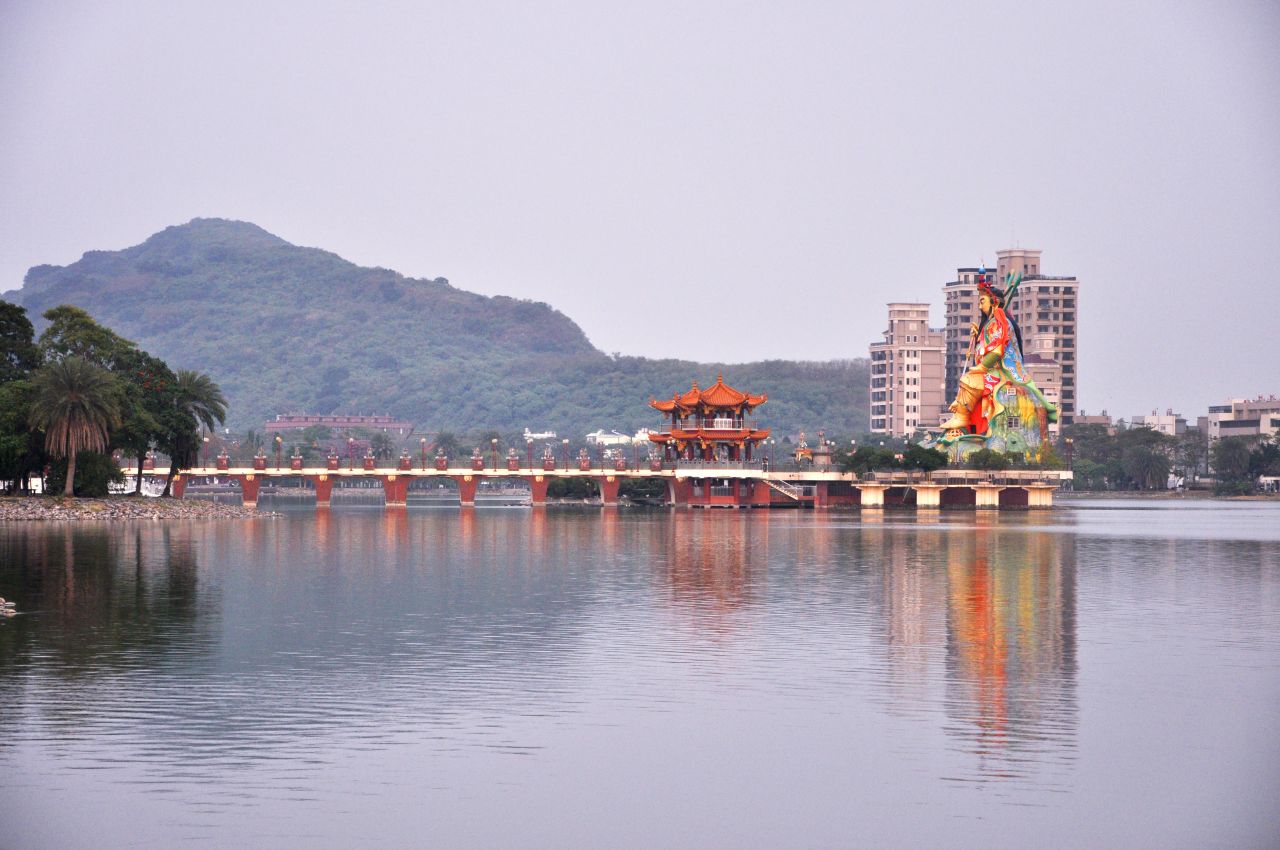 <strong>Lotus Pond:</strong> It's also famous for the Spring and Autumn Pavilions and the Confucian Temple.