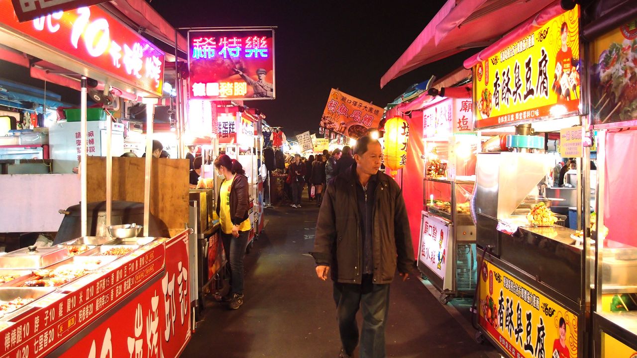 Kaisyuan night market claims to be the biggest in Southeast Asia.