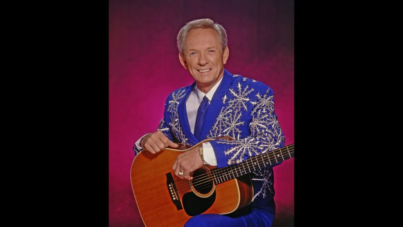 Country music legend <a href="index.php?page=&url=http%3A%2F%2Fwww.cnn.com%2F2017%2F11%2F19%2Fentertainment%2Fmel-tillis-country-music-dies%2Findex.html" target="_blank">Mel Tillis</a> died early on November 19, according to a statement from his publicist. He was 85. Tillis was a prolific singer-songwriter who penned more than 1,000 songs and recorded more than 60 albums in a career that spanned six decades.