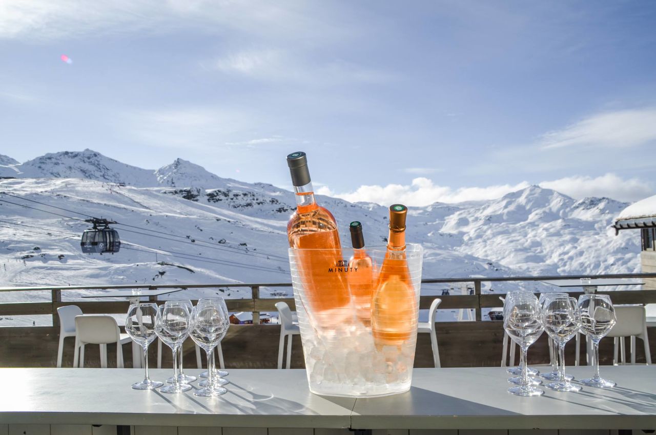 Fahrenheit Seven in Courchevel boasts a terrace with views for days. It's an ideal spot for a midday coffee break or a post-ski glass of wine.