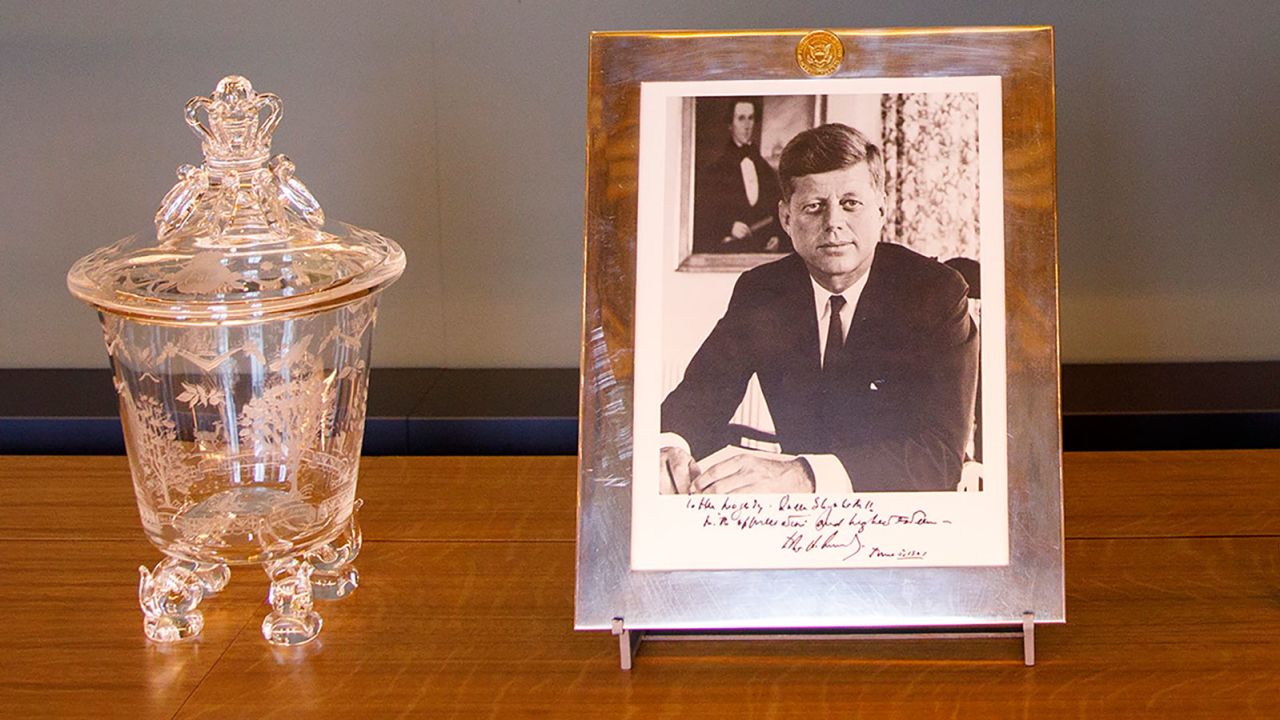 A signed photograph from John F. Kennedy on display during the "Royal Gifts" exhibition in 2017.
