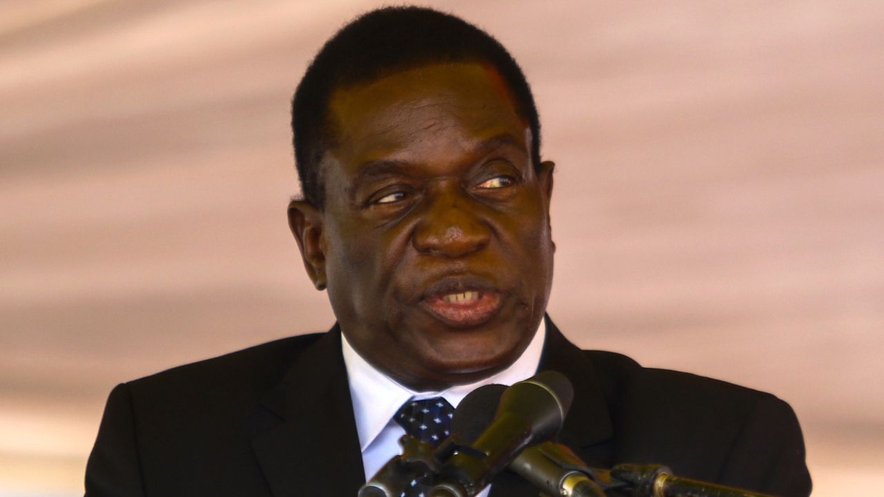 Zimbabwe acting President Emmerson Mnangagwa speaks during the funeral ceremony of Peter Chanetsa at the National Heroes Acre in Harare, on January 7, 2017. 
Former governor Peter Chanesta died on January 2, 2017.  / AFP / JEKESAI NJIKIZANA