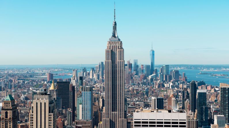 <strong>Romance:</strong> The ESB is a popular proposal spot: there's a saxophonist on duty from 9 p.m. to midnight from Labor Day (the beginning of September) to Memorial Day (the last Monday in May).