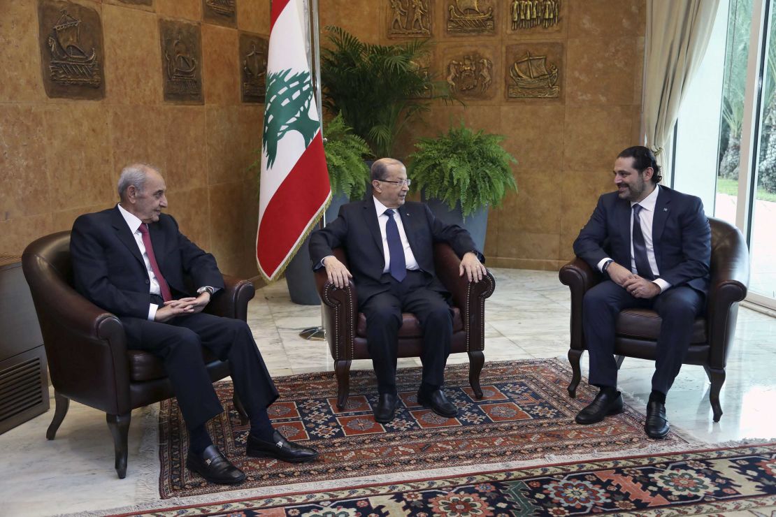 Lebanese President Michel Aoun (center) meets with Saad Hariri (right) on Wednesday. 