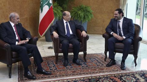 Lebanese President Michel Aoun (center) meets with Saad Hariri (right) on Wednesday.